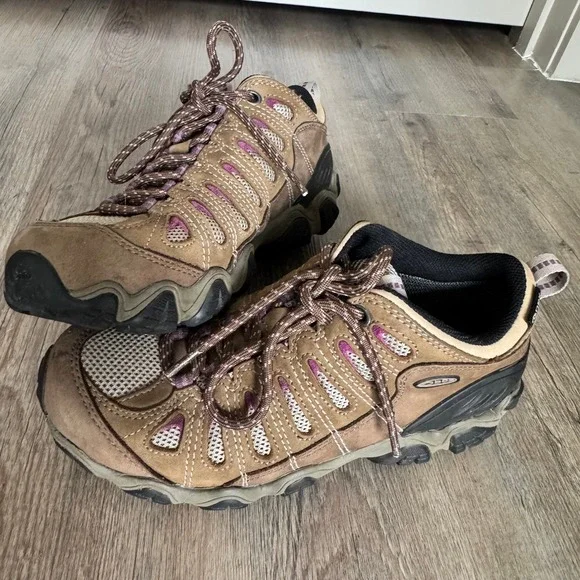 Oboz Sawtooth II Low B-DRY Waterproof Hiking Shoes Brown Purple Womens 8.5