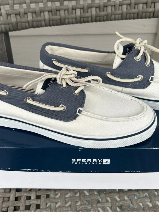 Sperry Canvas Boat Shoes in Navy and White, NWT, size 8.5