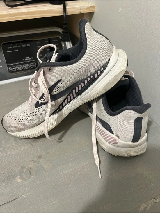 Brooks Women's Running Shoes in Light Pink and Black