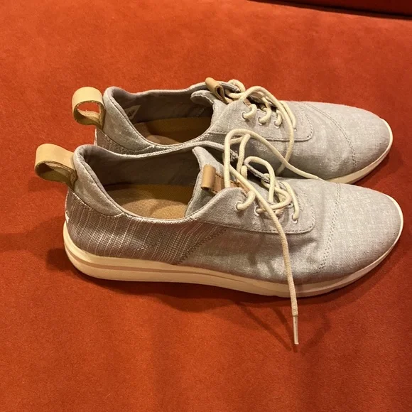 EUC Toms shoes size 9.5