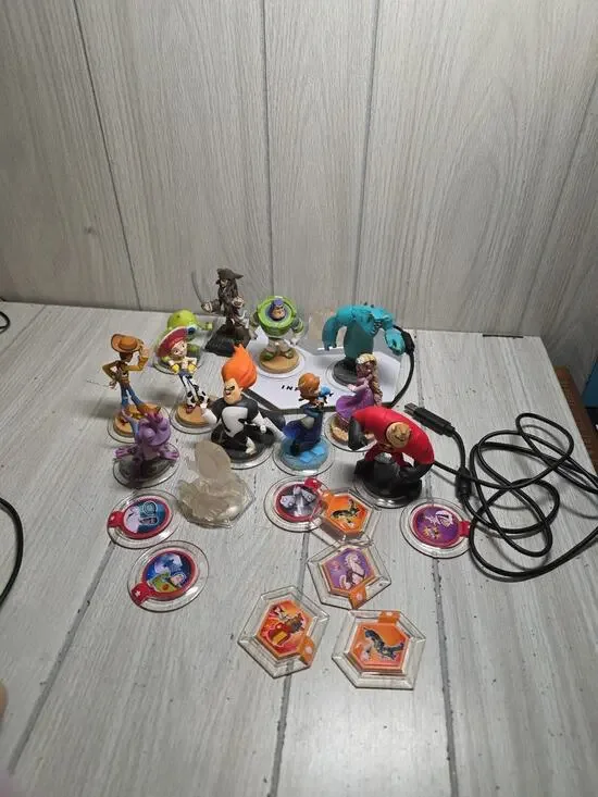 DISNEY INFINITY Figures Lot Character Power Discs Portal Base Everything Pict
