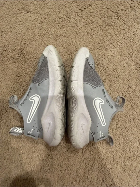 Nike Flex Runner Slip-On Sneakers in Light Gray and White - size 7C