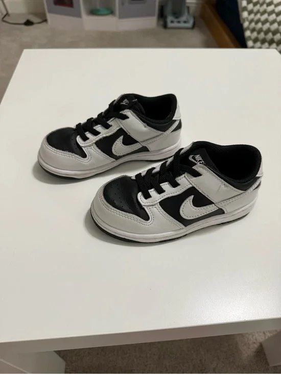 Nike Kids Black and White Low-Top Sneakers with Hook-and-Loop Strap