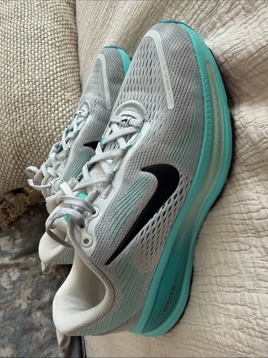 Nike Vomero 18 Light Gray & Teal Girls' Sneakers with Black Swoosh