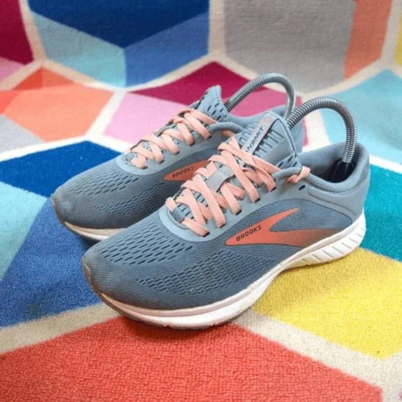 Brooks Womens Transmit 2 Running Shoe‎ Size 7