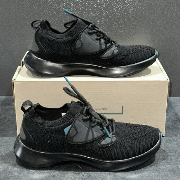 Vessi Everyday Mover Sneaker‎ Women's Size 7 Onyx Black On Black Waterproof EUC