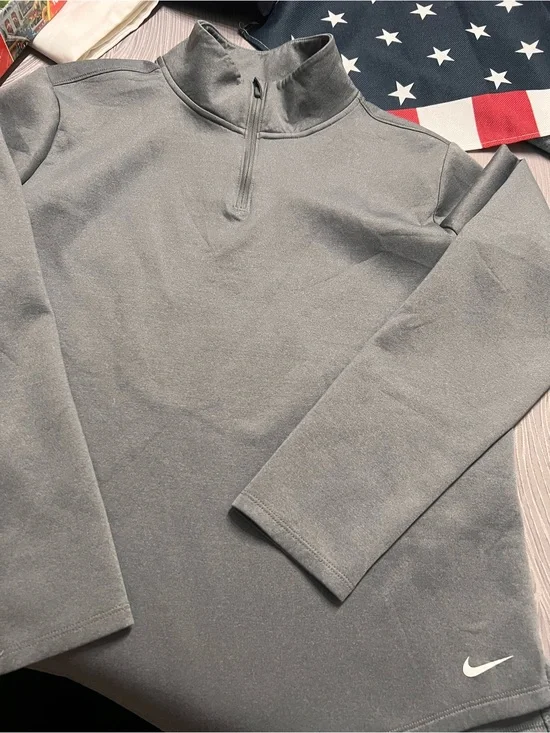 Nike Therma-FIT Boys Youth L Gray 1/4 Zip Pullover Sweatshirt Training Athletic