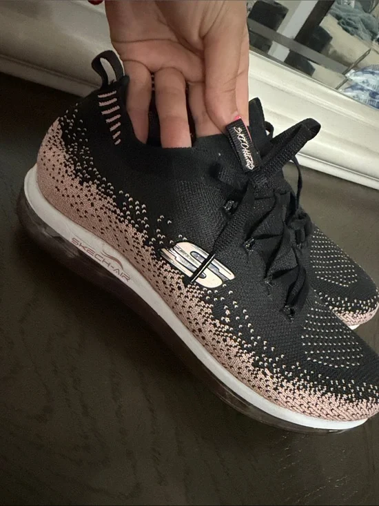 Skechers Black & Pink Gradient Athletic Sneakers