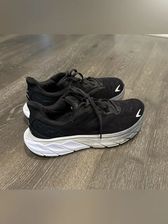 Hoka One One Arahi 6 woman Running athletic comfy sneakers US size 8.5B