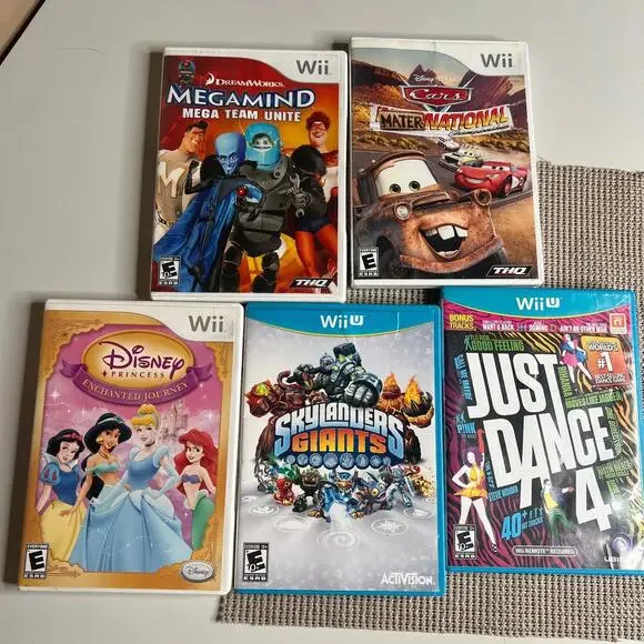 Nintendo Wii Wii U Game Lot of 5‎ Disney Cars Megamind Skylanders Just Dance 4