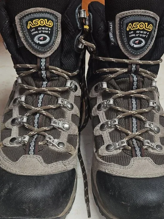 Asolo Women's GORE-TEX Hiking Boots • Size 9 • Vibram Sole • Excellent Condition