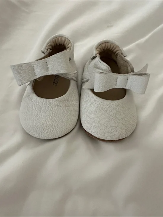 Robeez White Mary Jane Bow Leather Baby Shoes