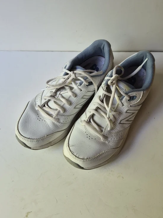 New Balance White and Light Blue Leather Sneakers 928V3