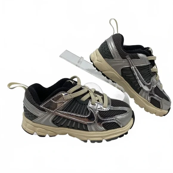 Nike Silver Black Vomero Sneakers | Boys 9T Regular