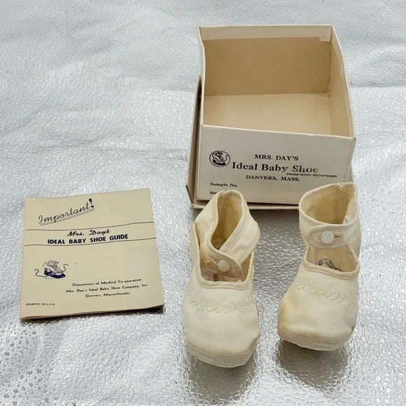 Vintage Mrs. Days Ideal‎ Baby Shoes With Box & Guide 50s 60s Satin Button USA