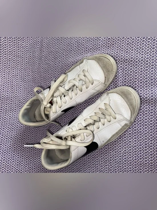 Nike Blazer Low '77 Vintage sneakers big boys size 7 womens size 8.5