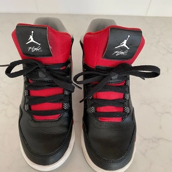 Nike Air Jordan Flight youth size 4.5. NO creases! Used. In excellent condition