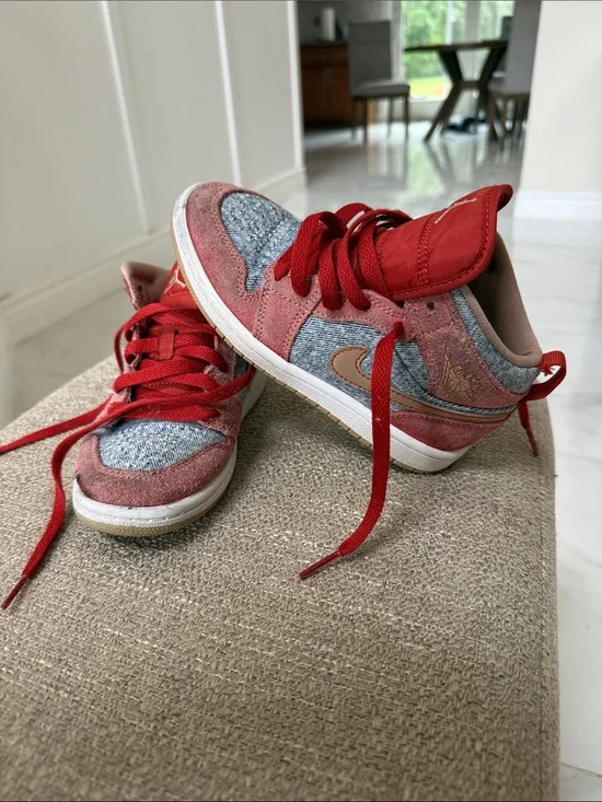 Nike Kids Red and Gray Low-Top Sneakers with Gold Swoosh