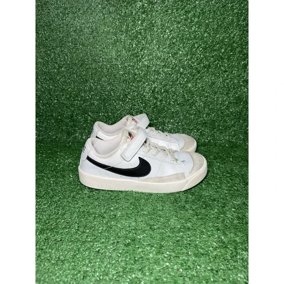 Nike Blazer Low 77 Youth Kids Size 2.5Y White Black Walking Shoe Casual Sneakers