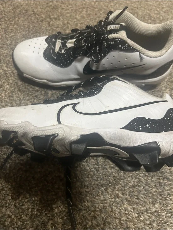 Nike Kids White and Black Cleats Youth Baseball Sneakers