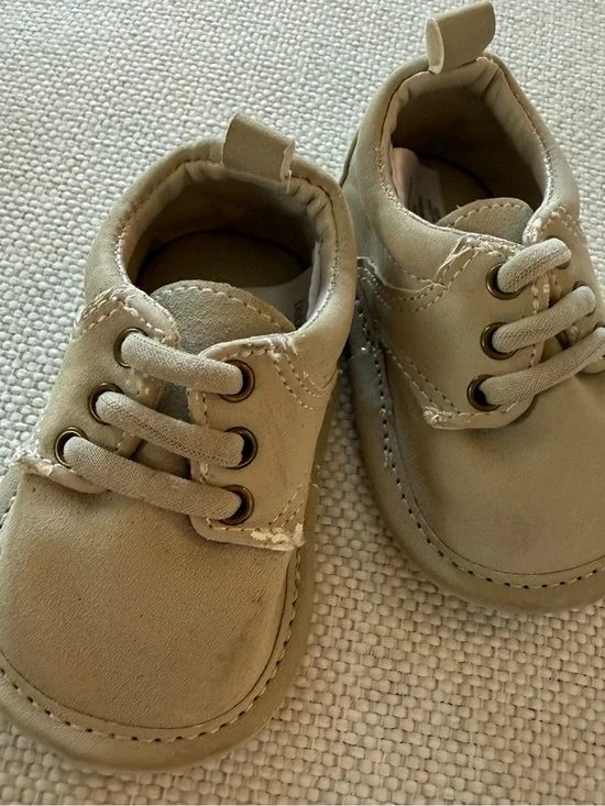 ✨ Baby Gap Faux Leather Lace-Up Oxfords - Size 0-3 Months✨