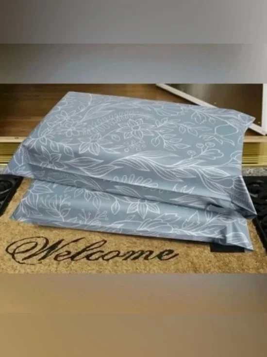 30 10” x 13” Slate Blue Floral Botanical Poly Mailers