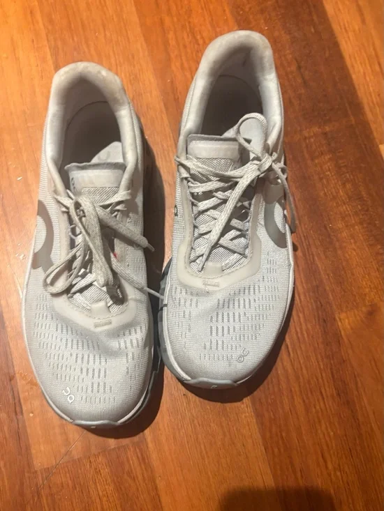 On Running Women's Light Gray Sneakers