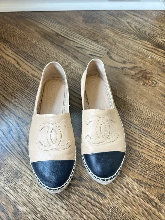 CHANEL Beige and Black Leather Espadrille Flats, size 39