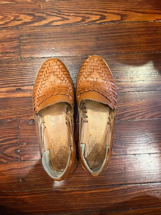 Cognac huaraches size 7