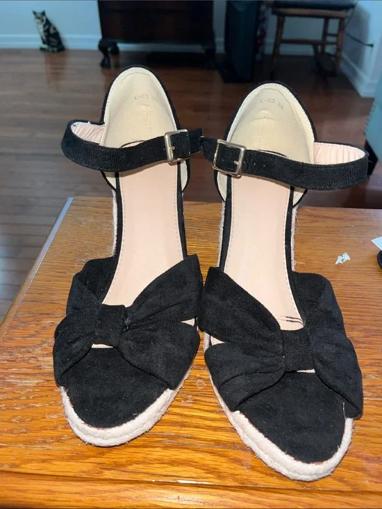 Black velvet wedges
