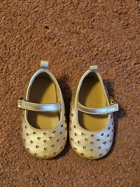 Old Navy Gold Heart Mary Jane Baby Shoes