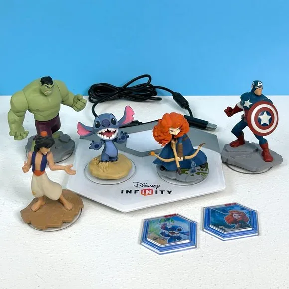 Nintendo Wii U Disney Infinity 2.0 Edition Game Portal Base Pad‎ And Figures
