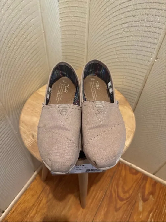 Toms Slip-On Canvas Shoes in Light Taupe