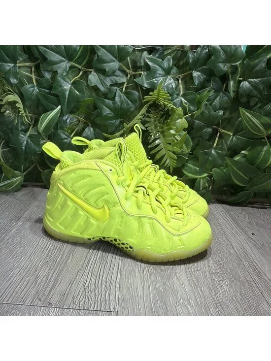 Nike Boys' Yellow High Top Sneakers US 1Y 843755-702