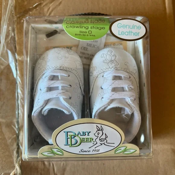 Baby Deer White Leather Crawling Shoes with Subtle Print