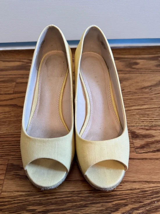 Kelly & Katie Yellow Peep Toe Espadrille Wedge Heels Size 9