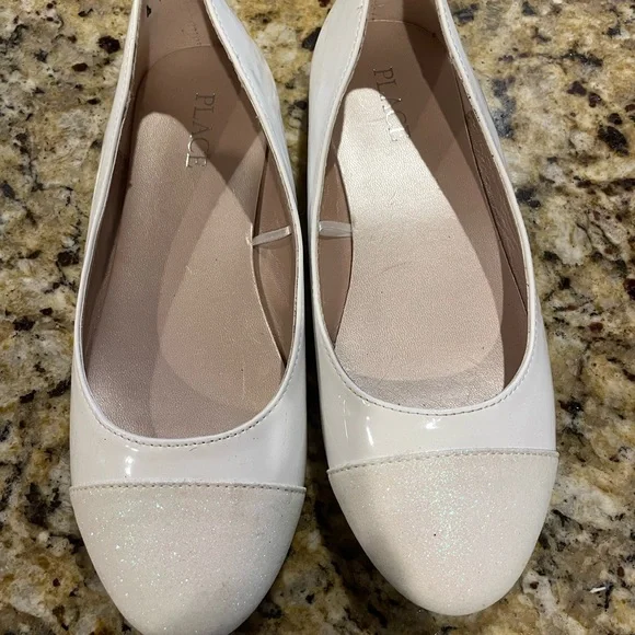 Girls Size 4 Childrens Place EUC Off white Flats with Sparkly Toes