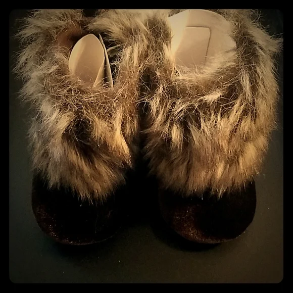 Infant Velvet Fur Booties (KB1)