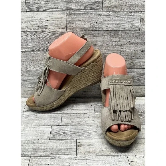 Minnetonka Sandals Women's Sz 9 Ashley Fringe Espadrille Wedge 71312 Taupe Suede
