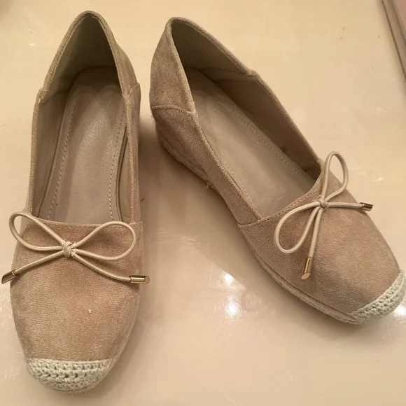 Beige Suede Espadrille Wedges with Bow Detail. Size 7