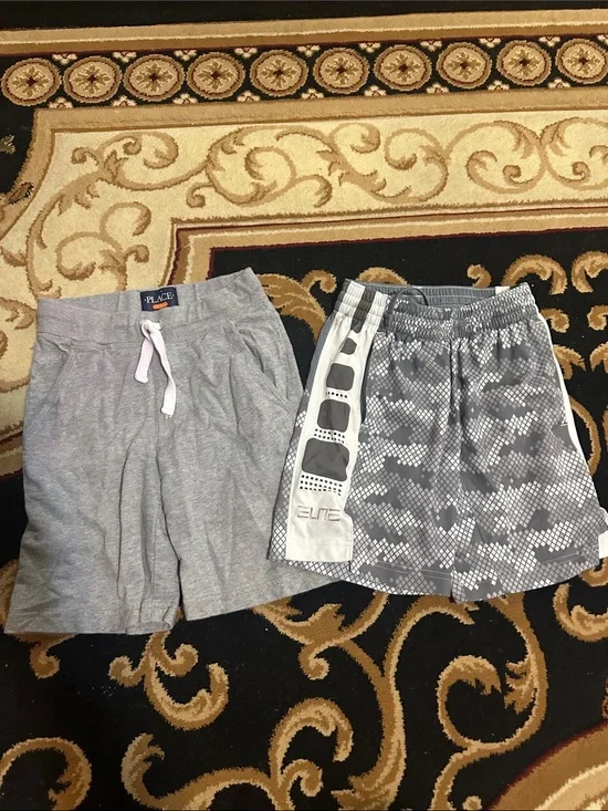 Size 5 The Children's Place Gray Knit and Nike Gray Camo Athletic Shorts Set