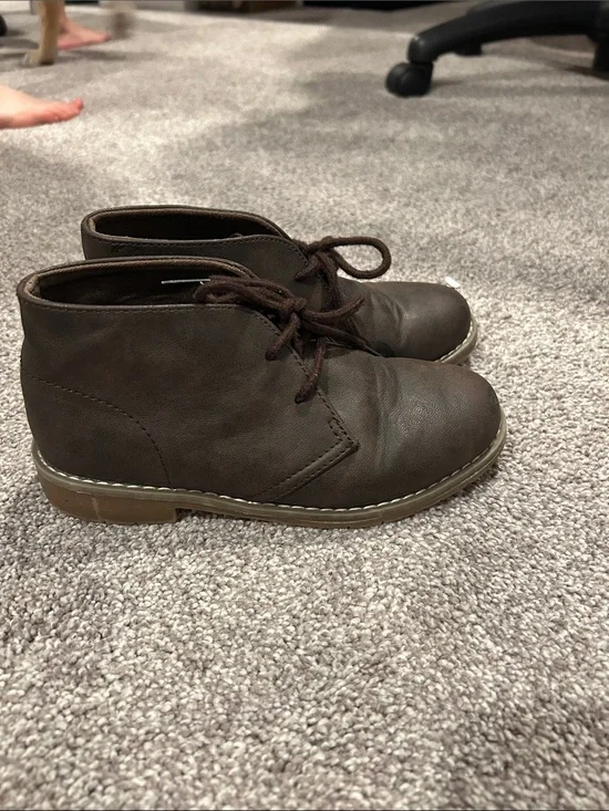 Kids brown boots
