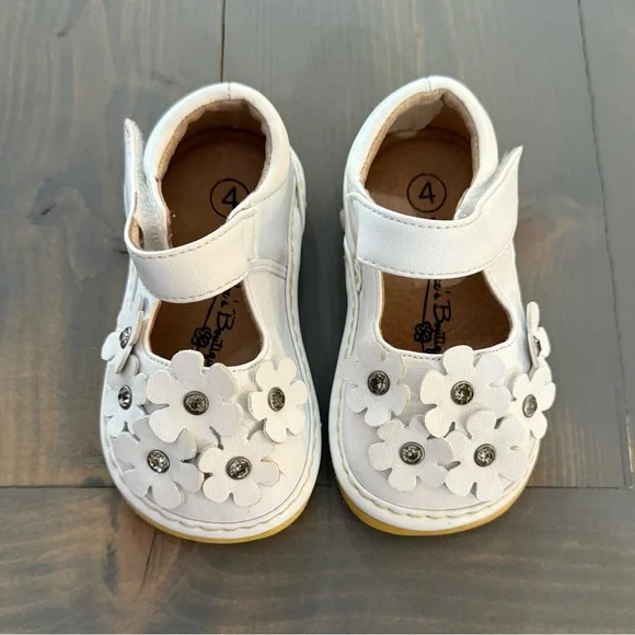 Little Mae’s Boutique Crystal Flowers Mary Jane Squeaky Shoes Size 4