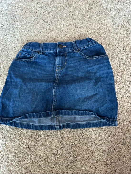 Girls denim skirt 💙
