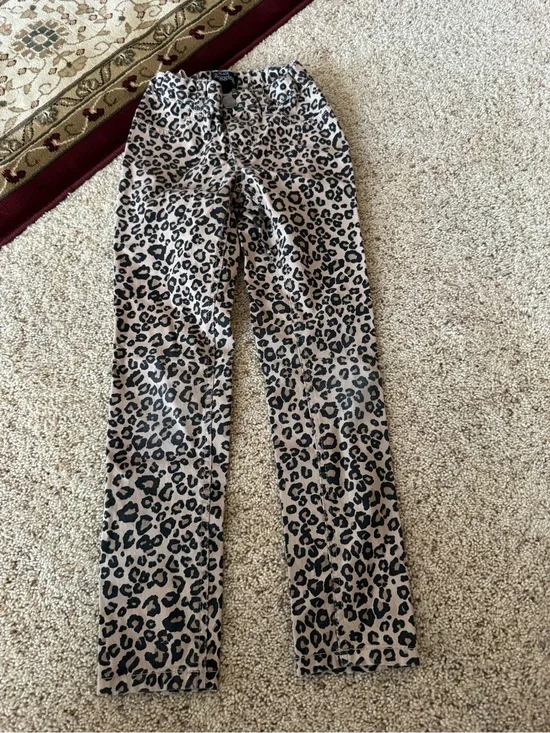 Girls leopard print jeans 👖
