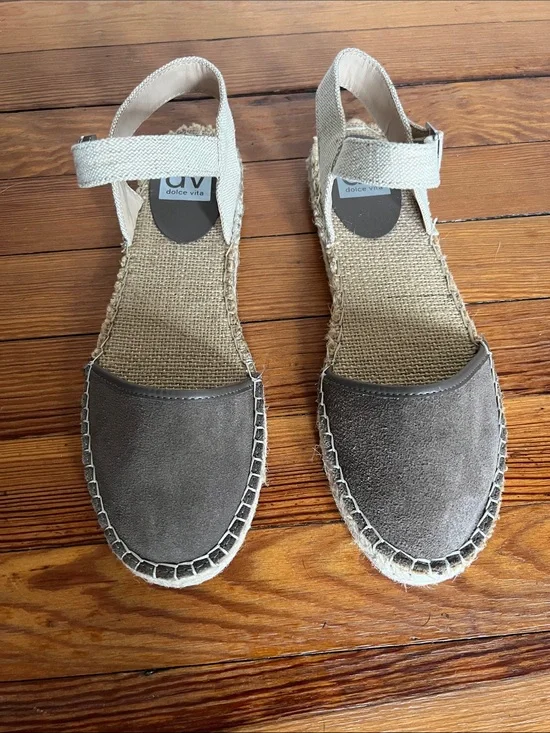 DV Dolce Vita Taupe Suede Flat Espadrilles Ankle Strap Sandals Size 8.5