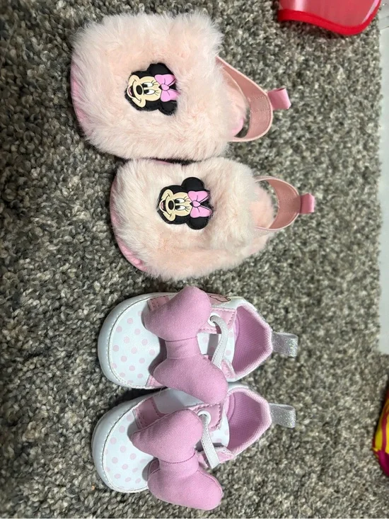 Disney Pink Plush Minnie Slippers and Light Pink Bow Sneakers Set