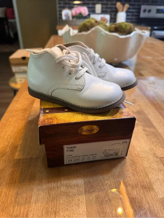 FootMates White Leather Lace-Up Baby Walker Shoes