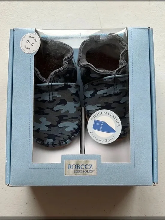 Robeez soft sole leather shoes size 0-6 months