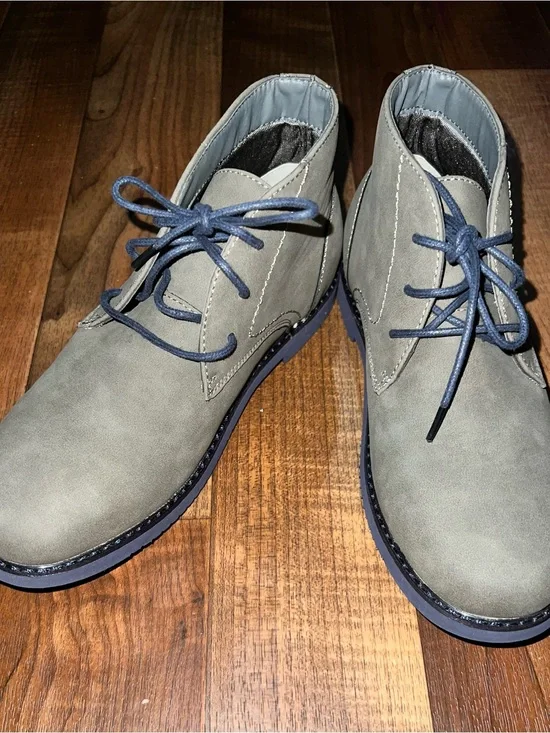 crown & ivy Grey Chukka Boots with Blue Laces